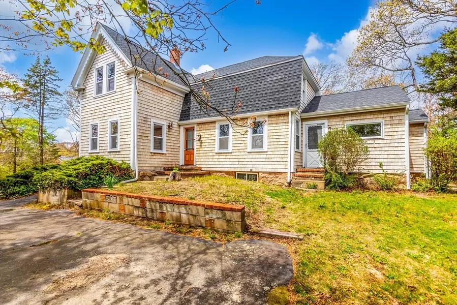 30 Saint Margarets St, Bourne, MA 02532