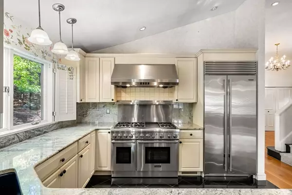 Winchester, MA 01890,7 Wainwright Road #13