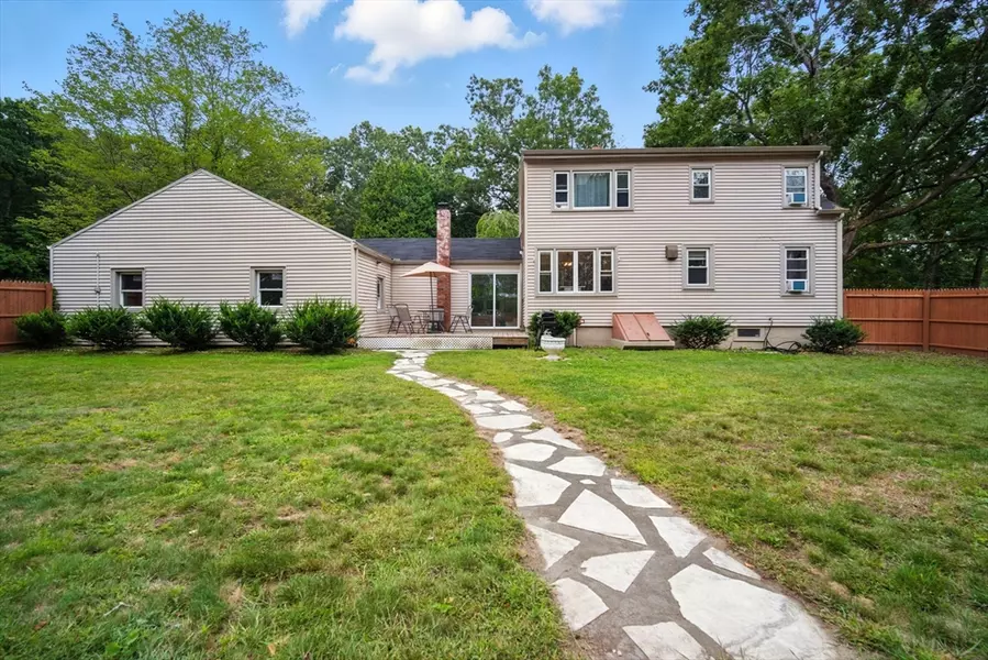 882 Glendale Rd, Wilbraham, MA 01095