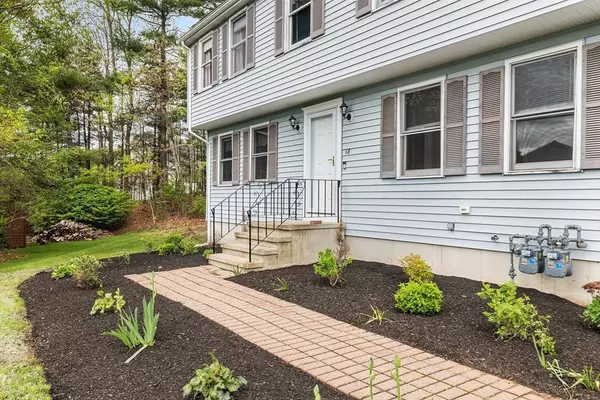 Medway, MA 02053,18 Candlewood Dr