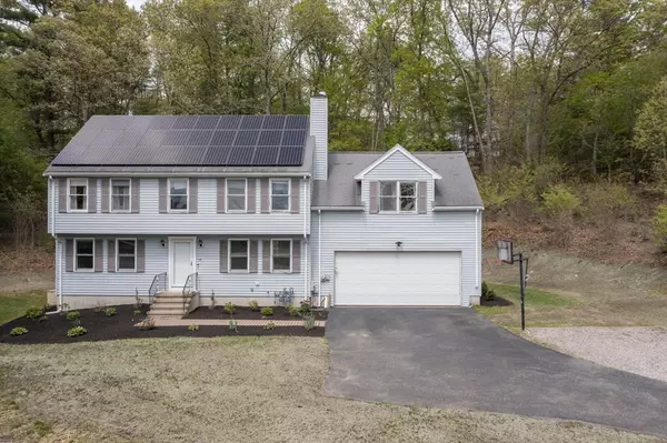 Medway, MA 02053,18 Candlewood Dr