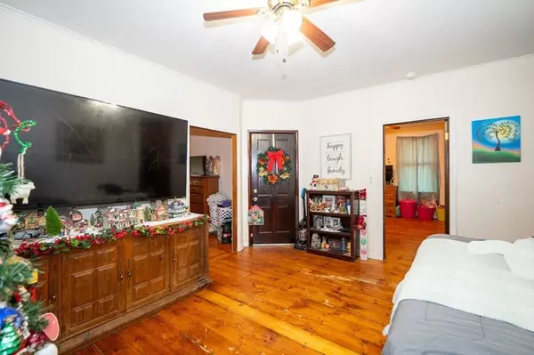 Southbridge, MA 01550,58 Main St