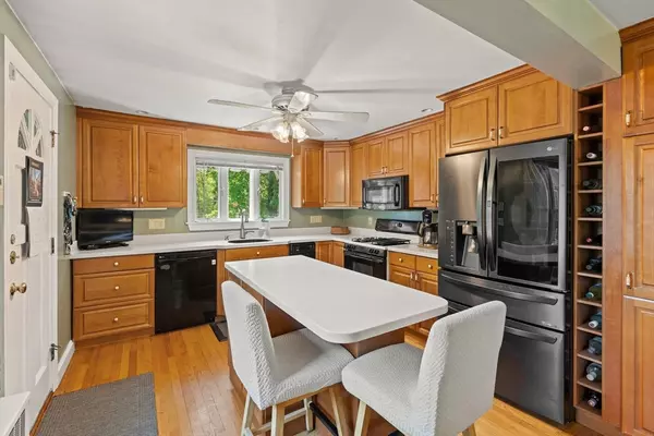 Weston, MA 02493,110 North Ave