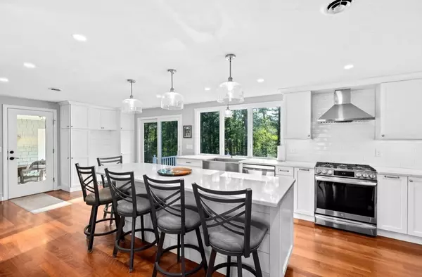 Marshfield, MA 02050,379 Mill Pond Ln