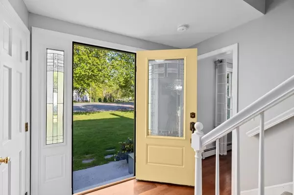 Marshfield, MA 02050,379 Mill Pond Ln