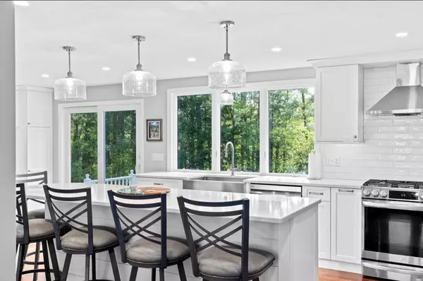 Marshfield, MA 02050,379 Mill Pond Ln