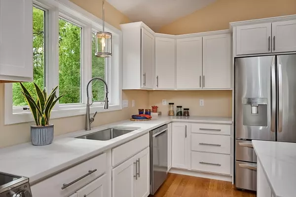 Easthampton, MA 01027,41 Westview Ter