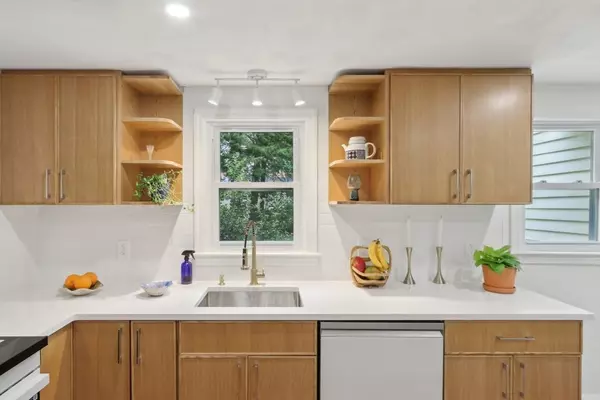 Sharon, MA 02067,16 Middlesex Rd