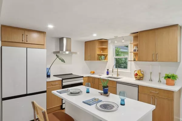 Sharon, MA 02067,16 Middlesex Rd