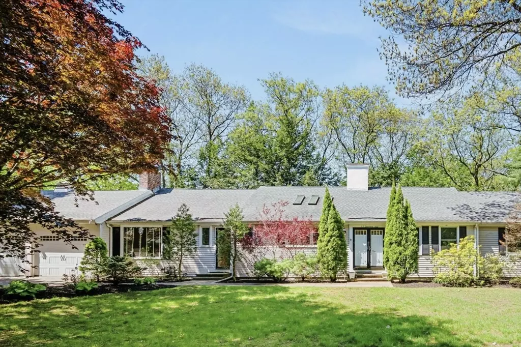 Winchester, MA 01890,65 Thornberry Rd