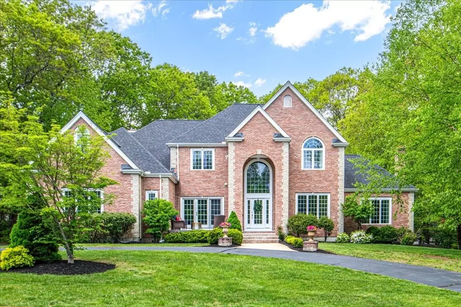 38 Lenox Dr, Franklin, MA 02038