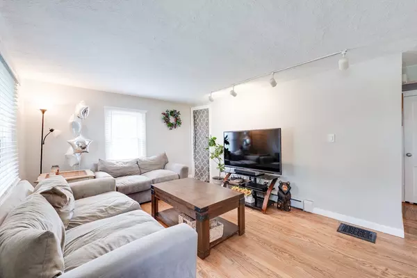 Southwick, MA 01077,719 College Highway