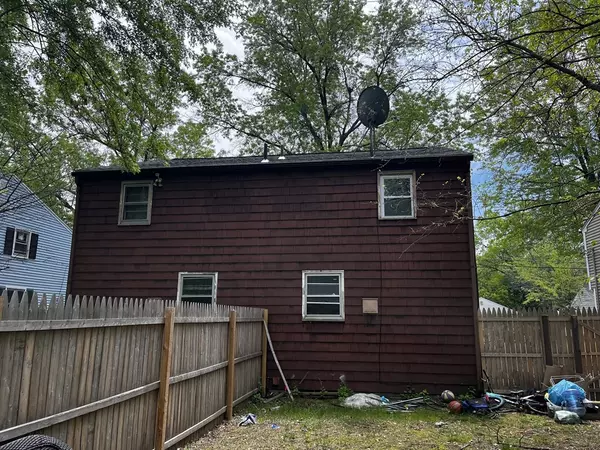 Springfield, MA 01104,52-54 Campechi St