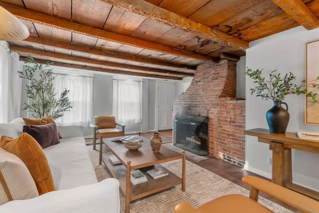 Newton, MA 02464,1224 Boylston Street