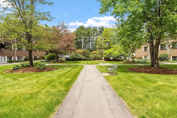 Amesbury, MA 01913,45 Macy St #B-205