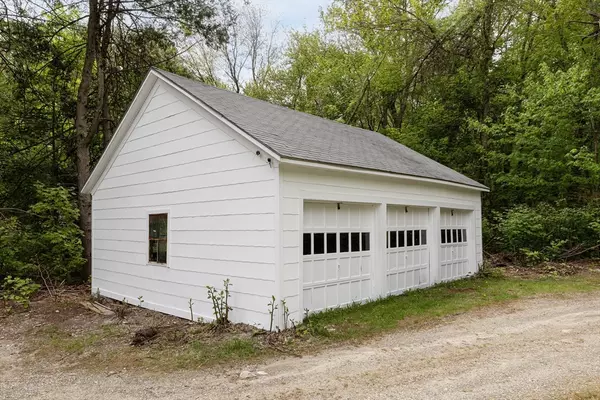 Grafton, MA 01560,67 Maple Ave