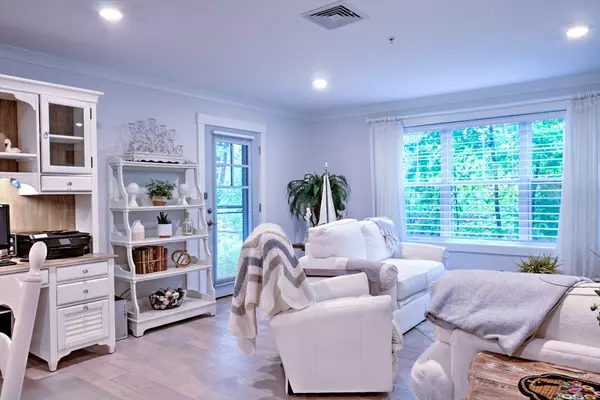 Chelmsford, MA 01824,11 Cushing Pl. #106