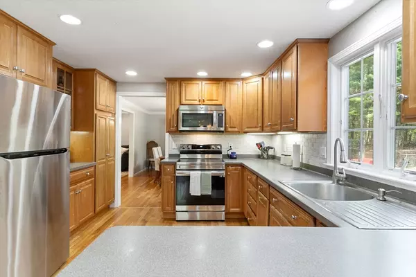 Norfolk, MA 02056,18 Maple St