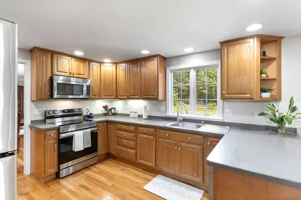 Norfolk, MA 02056,18 Maple St