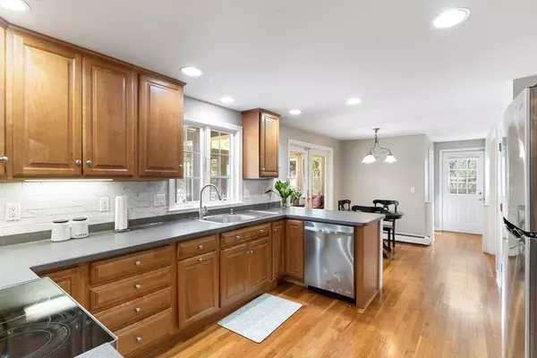 Norfolk, MA 02056,18 Maple St