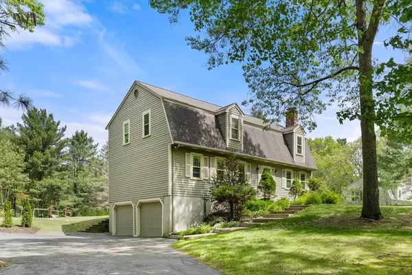 Norfolk, MA 02056,18 Maple St