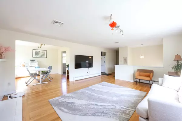 Canton, MA 02021,18 Tilden Rd