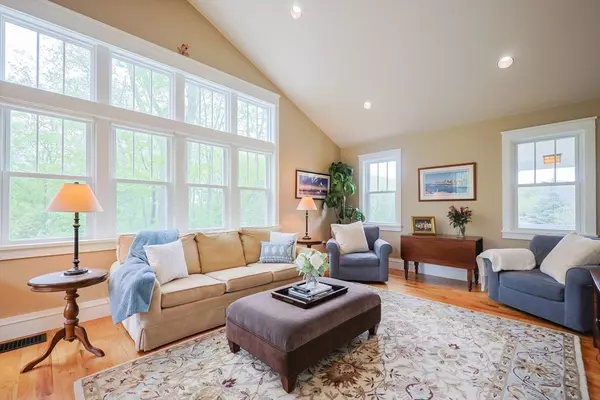 Seekonk, MA 02771,185 Read St