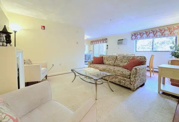 Foxboro, MA 02035,19 Fuller Rd #1