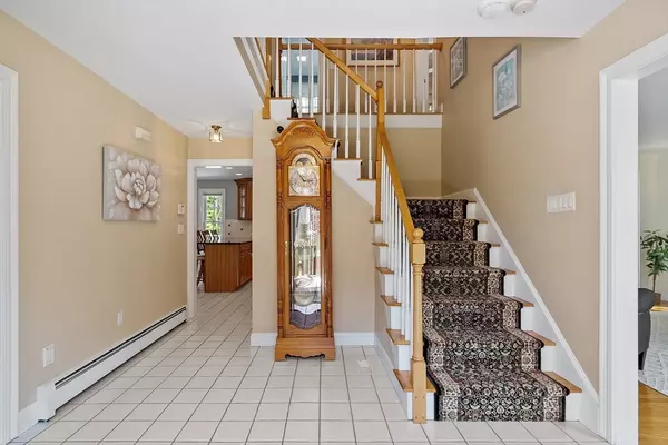 Methuen, MA 01844,4 Plumwood Dr