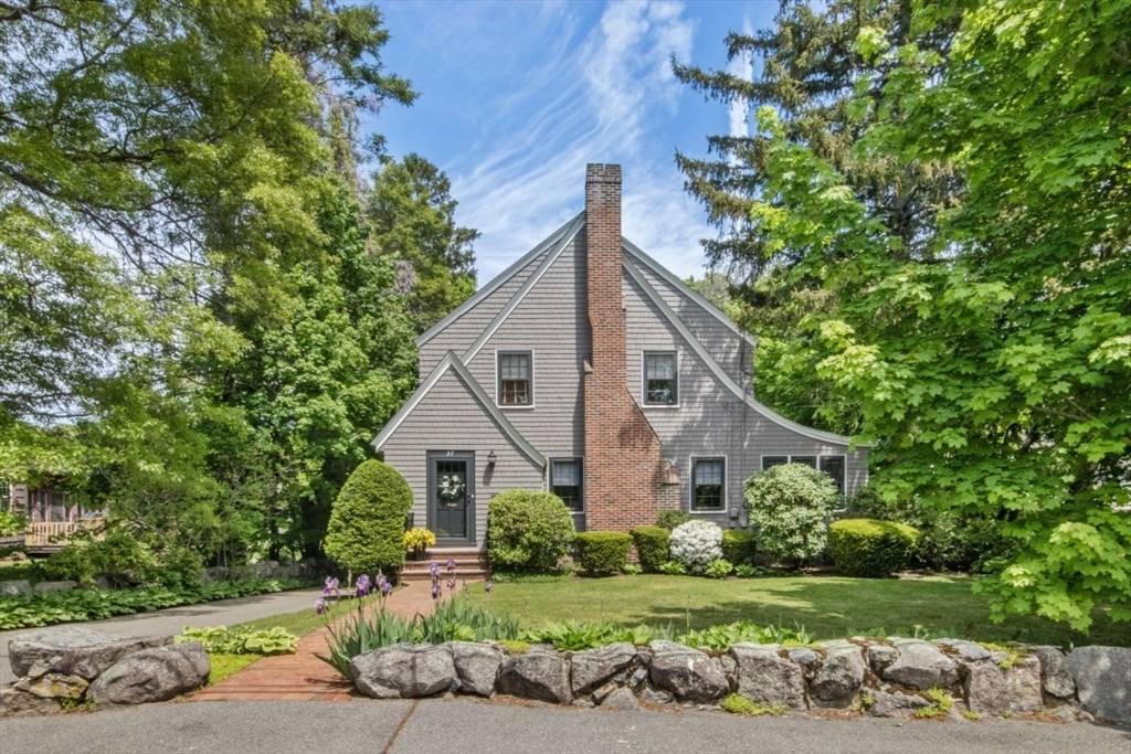 37 Cedar St, Braintree, MA 02184