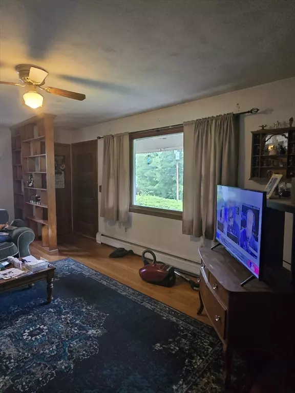 Easthampton, MA 01027,242 Hendrick St