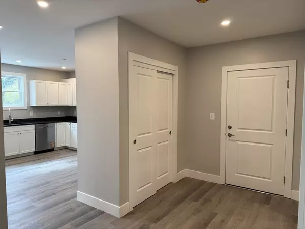 Dracut, MA 01826,251 Sladen Street #107