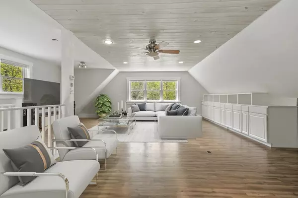 Newbury, MA 01922,2 School Street