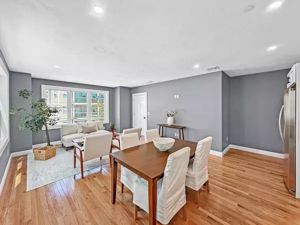 Revere, MA 02151,21-23 Thornton St #4