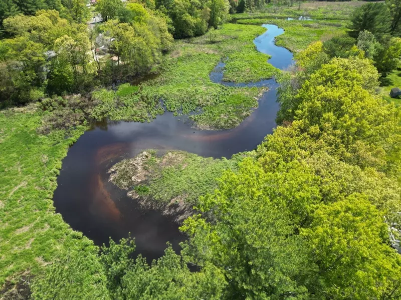 40 Dufresne Dr, Tewksbury, MA 01876