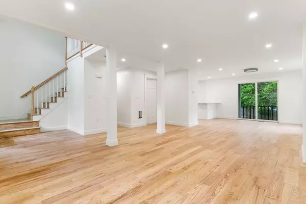 Wayland, MA 01778,20 Dudley