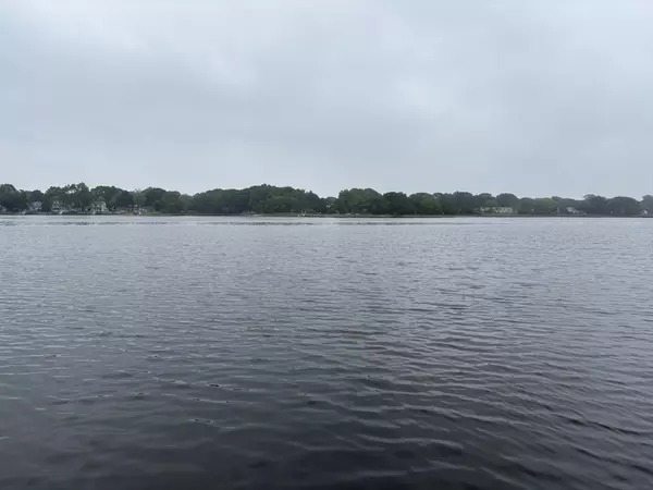 Barrington, RI 02806,351 County Rd