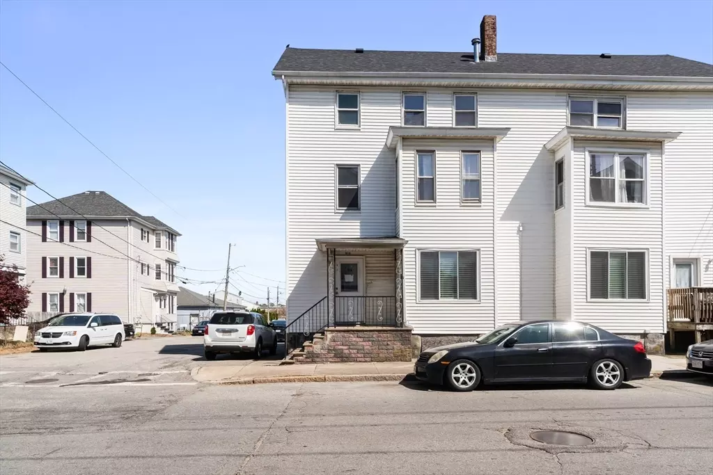 Fall River, MA 02721,916-922 Rodman St
