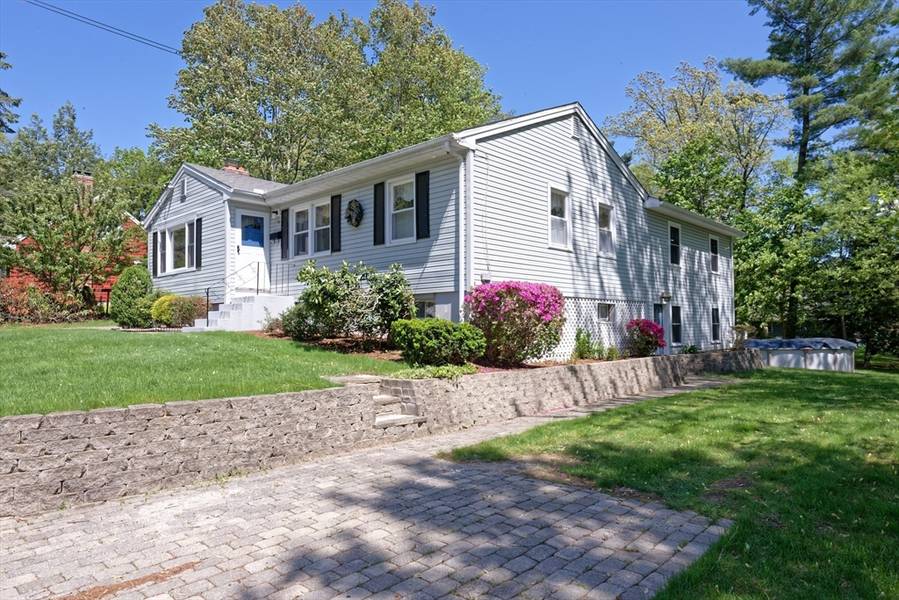 58 Horseshoe Dr, Bellingham, MA 02019