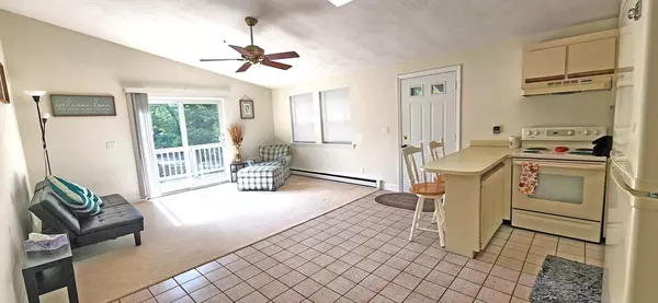 Mashpee, MA 02649,70 Cape Dr #12C