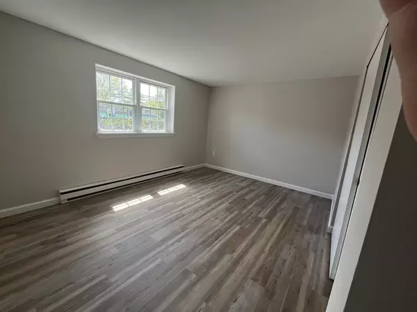 Newburyport, MA 01950,232 Low Street #2