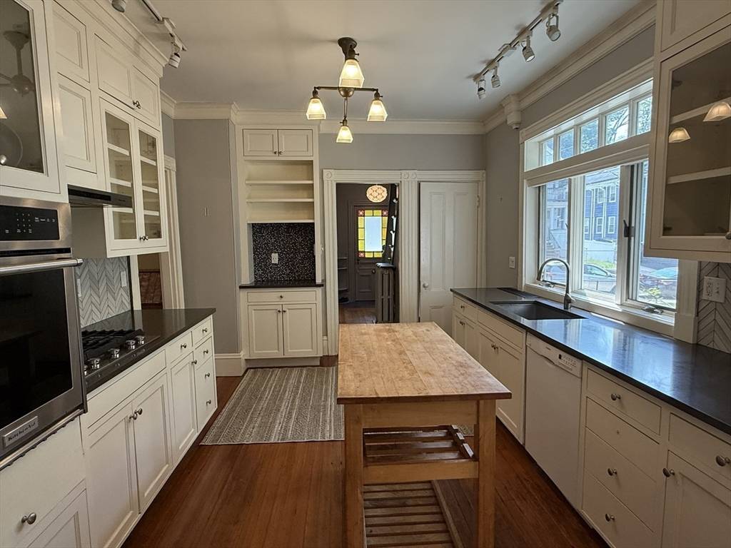 Boston, MA 02131,7 Gardenside St #SF