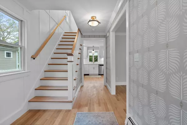 Needham, MA 02492,17 Melrose Ave