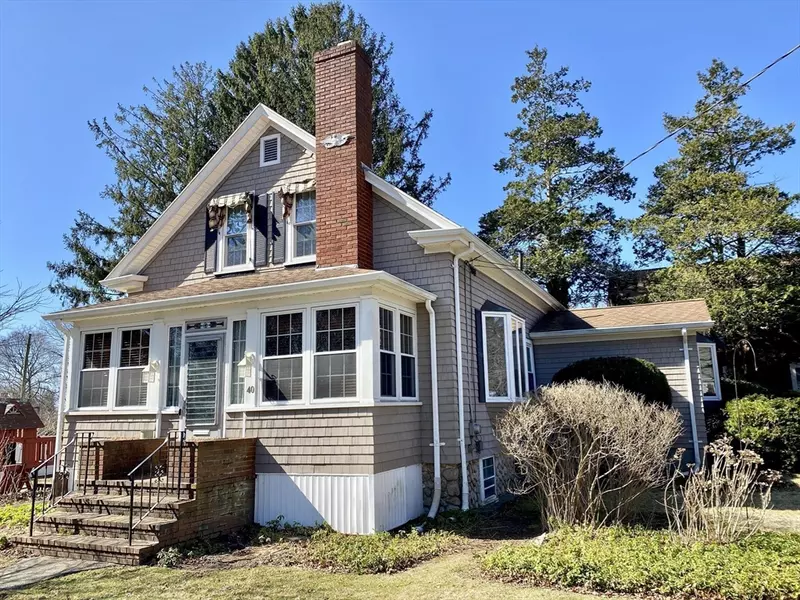 40 Castle Ave, Fairhaven, MA 02719