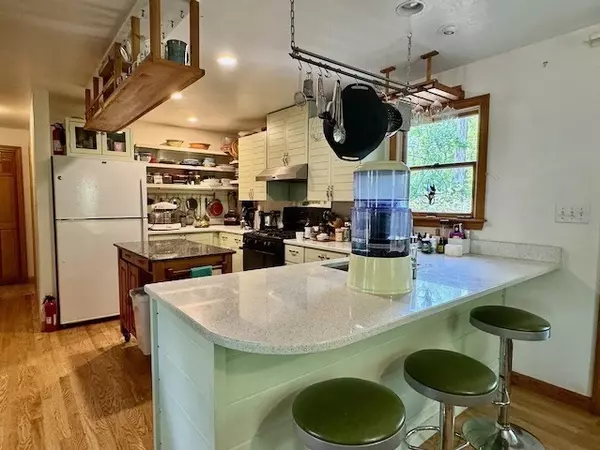 Tisbury, MA 02568,113 Leonard Circle