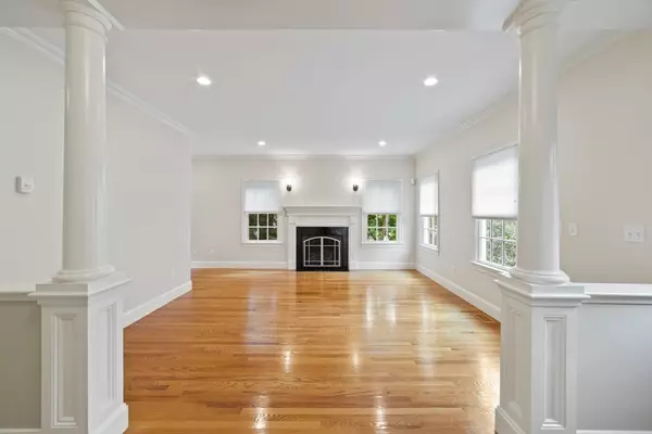 Wellesley, MA 02482,15 Edgemoor Circle