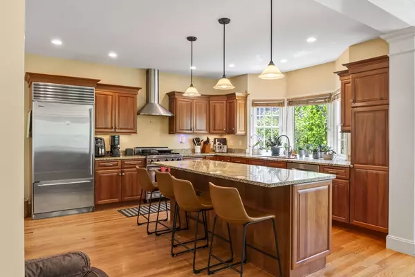 Wellesley, MA 02482,15 Edgemoor Circle