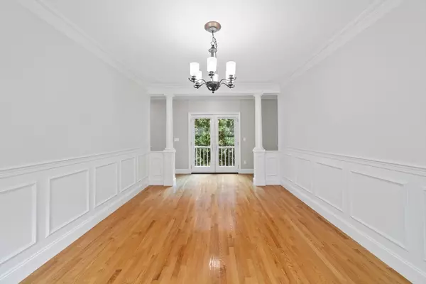 Wellesley, MA 02482,15 Edgemoor Circle