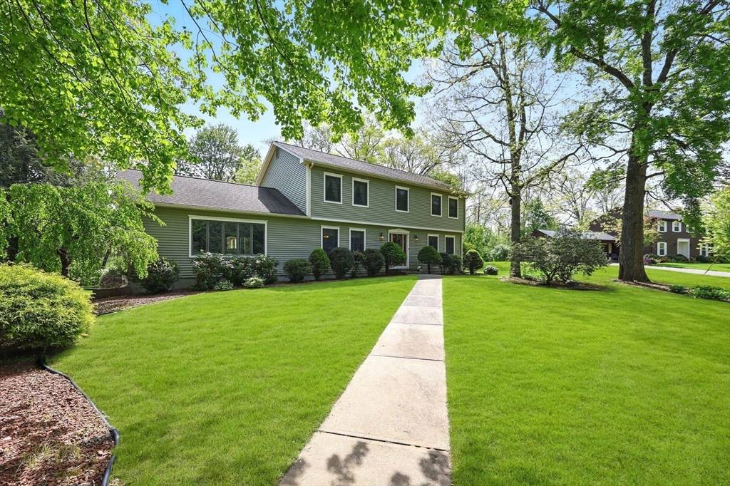 Wilbraham, MA 01095,2 Cedar Oak Dr