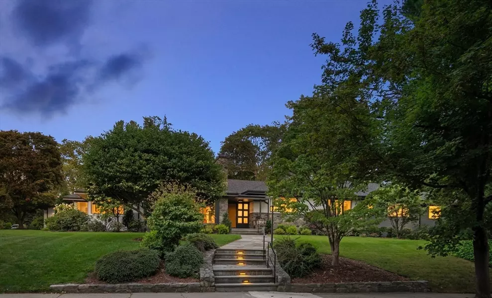 68 Mignon Rd, Newton, MA 02465